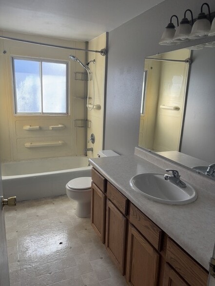 Building Photo - 456 W 550 N