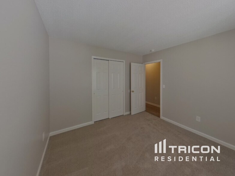 Building Photo - 160 Springway Dr