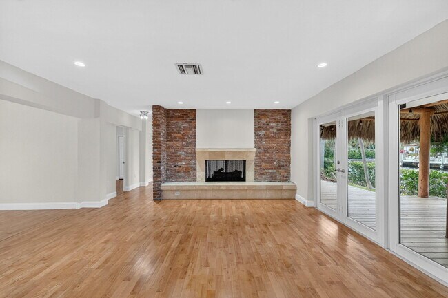 Building Photo - 2213 NE 16th St