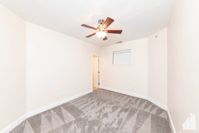 Building Photo - 2014 W Augusta Blvd