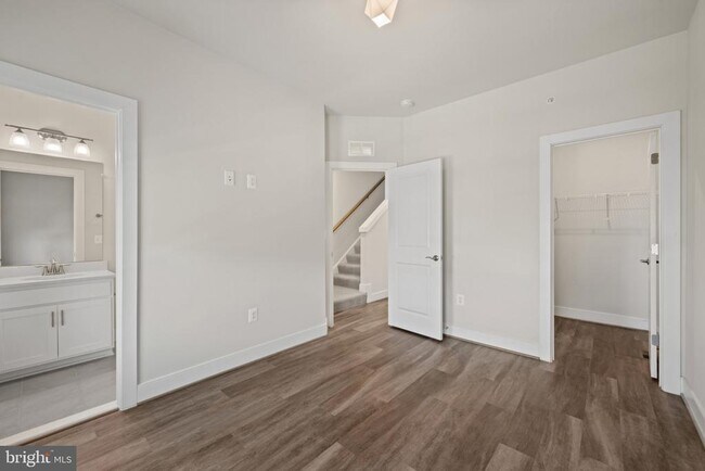 Building Photo - 148 Stowe Dr