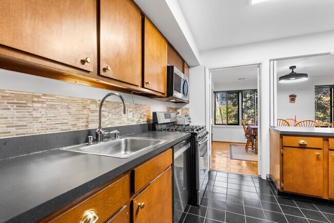 Building Photo - 110 Cross Keys Rd