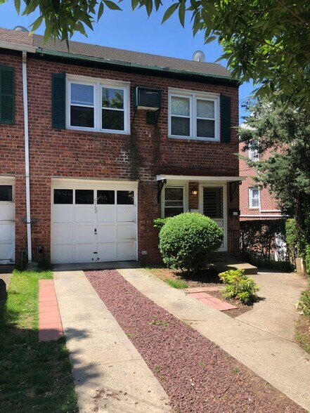 Building Photo - 6722 Austin St