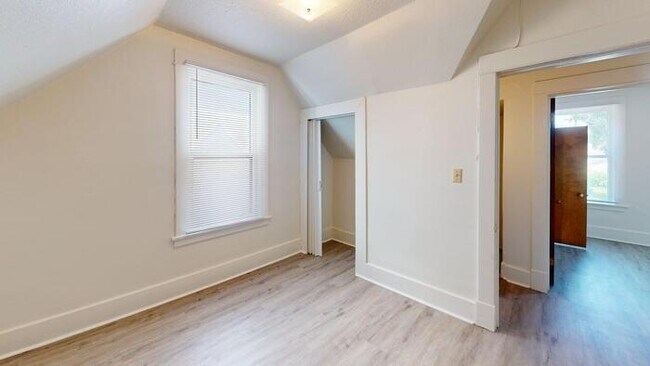 Building Photo - 704 N 6th St