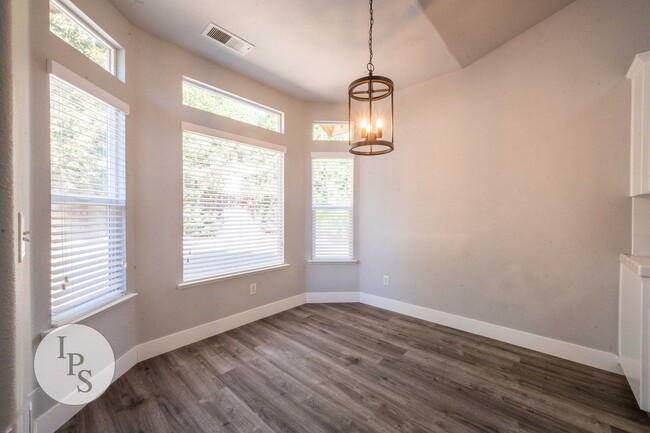 Building Photo - NorthWest Fresno Home, 3BR/2BA, Built 2005...