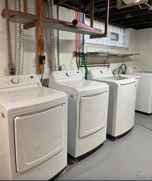 Building Photo - 2018 James St