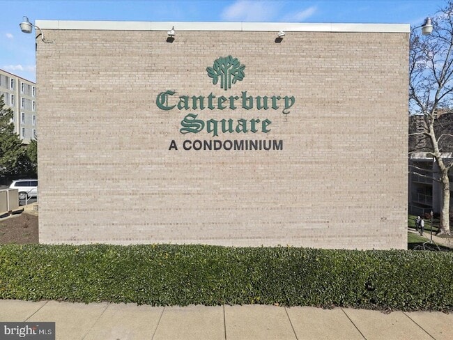 Building Photo - 33 Canterbury Square