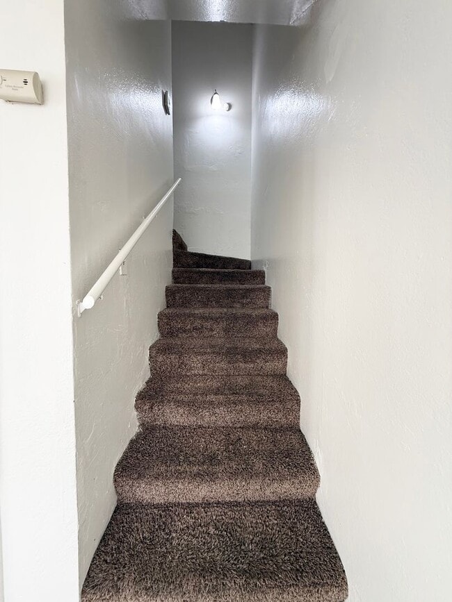 Building Photo - 3308 E Olive Ave