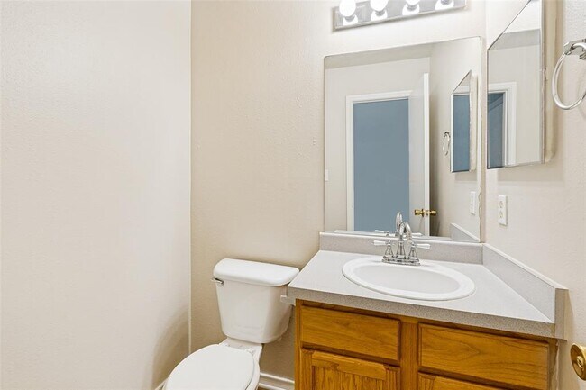 Building Photo - 945-947-947 Sagewood Trail
