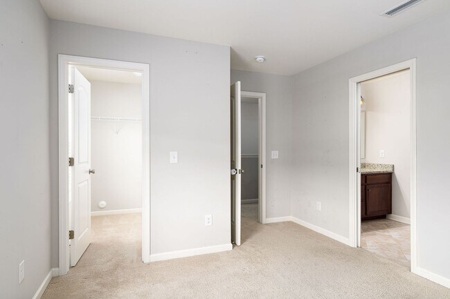 Building Photo - For Rent Winston Salem