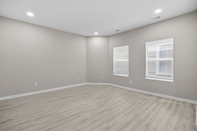 Building Photo - 126 Linden Ave
