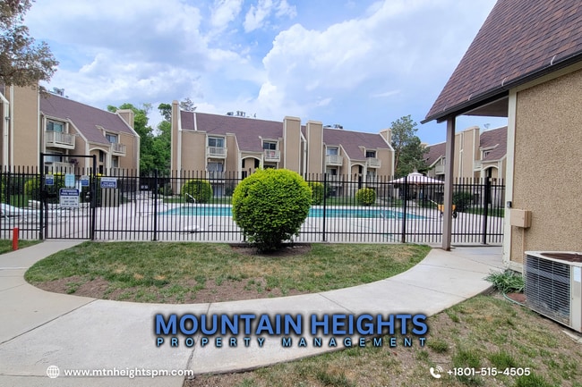 Building Photo - 450 E Creekside Cir