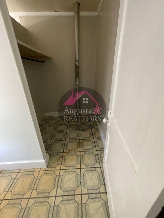 Building Photo - One Bedroom Near ACU!