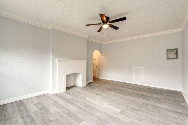 Building Photo - 2840 S Moreland Blvd