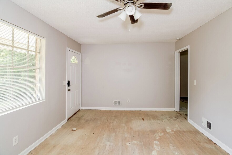 Building Photo - 17 Swan Ct