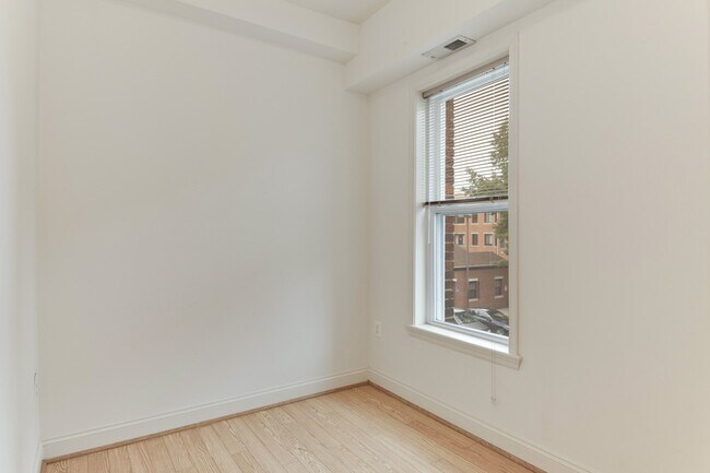 Building Photo - 1340 Fairmont St NW