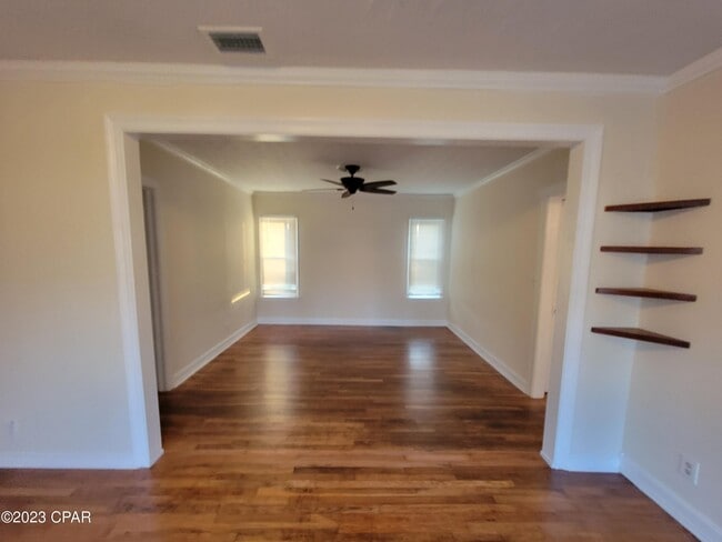 Building Photo - 317 S Macarthur Ave