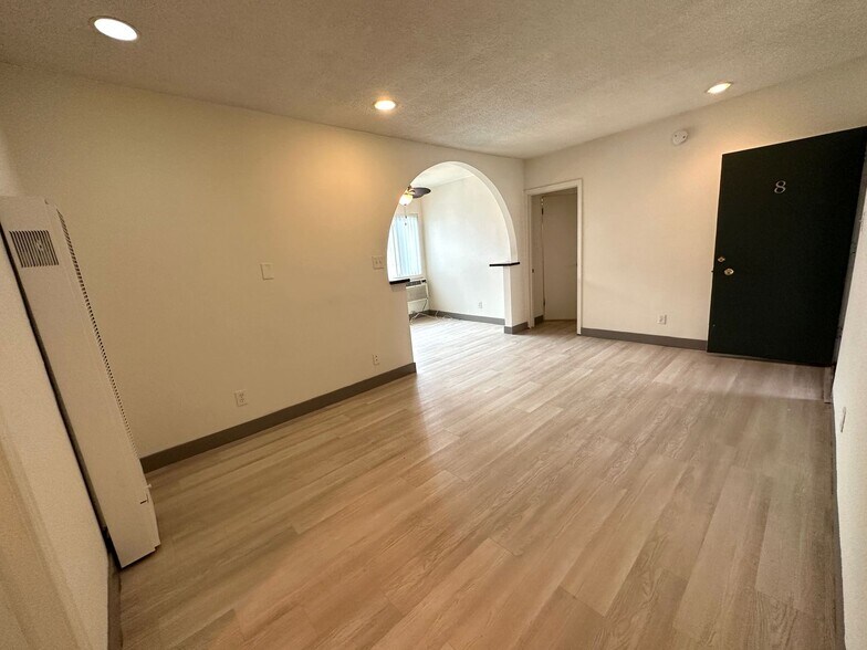 Building Photo - 12618 Pacific Ave