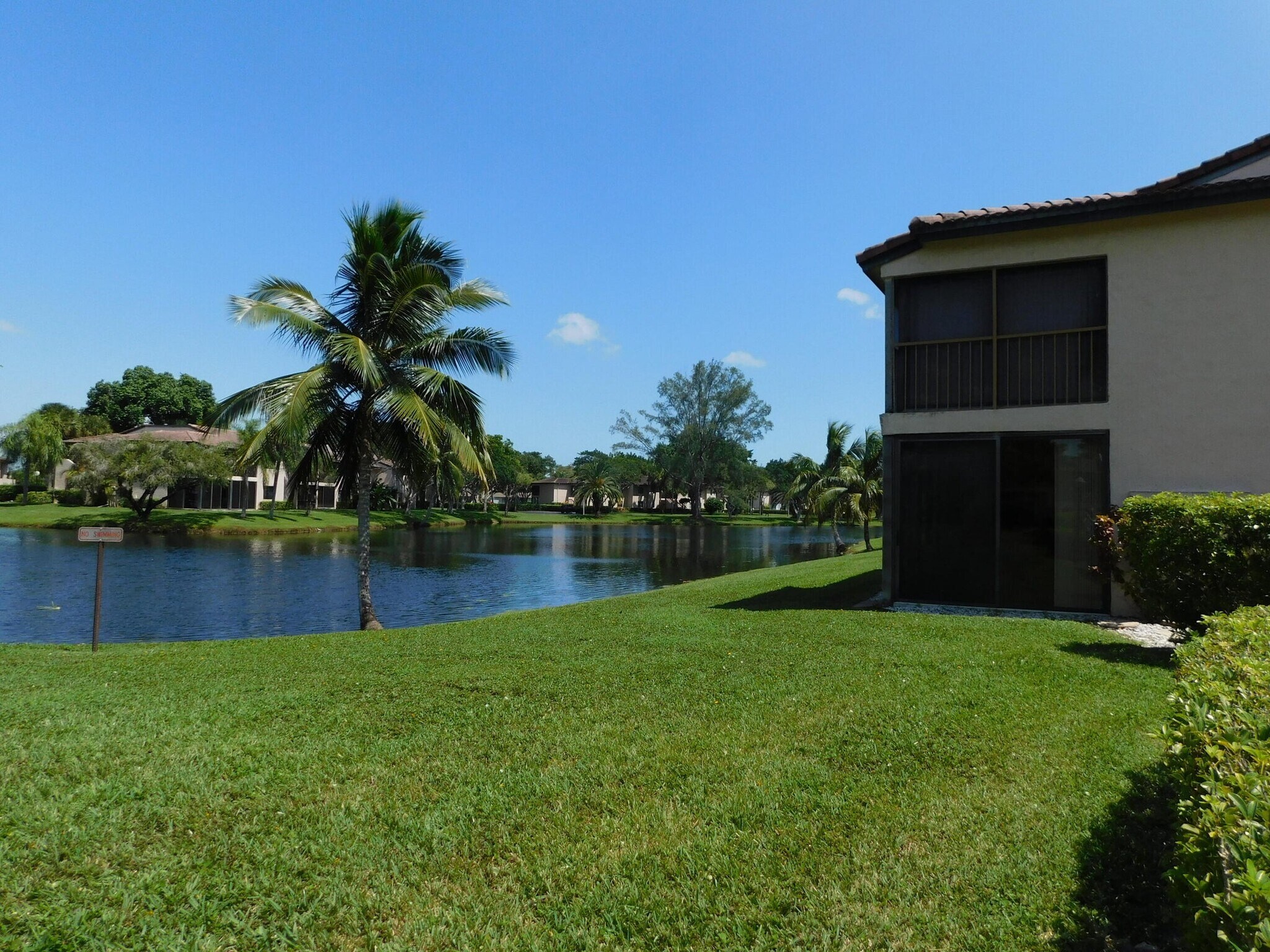 Building Photo - 9285 Vista del Lago