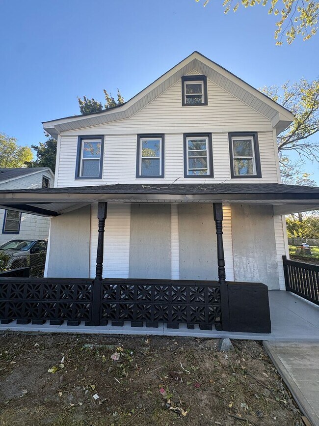 Primary Photo - Beautiful, Newly Renovated 4 Bedroom 2 1/2...