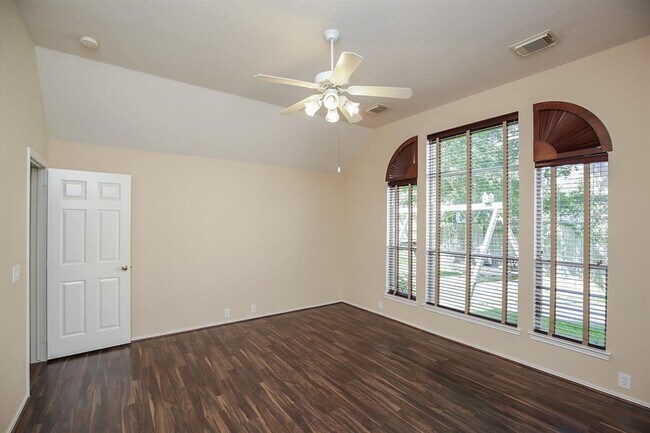 Building Photo - 20502 Pioneer Bend Ct