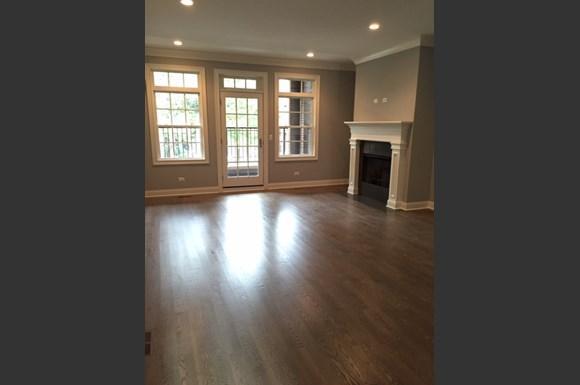 Building Photo - 4 bedroom in Chicago IL 60657