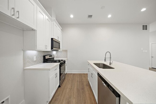 Building Photo - 833 Dorchester St