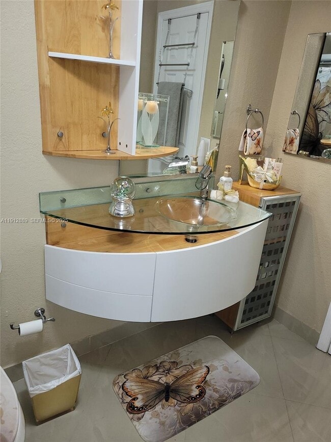 Building Photo - 2670 W 60th St