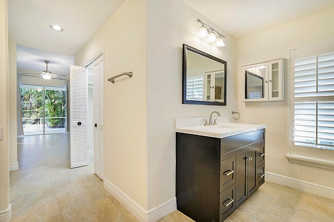 Building Photo - 19009 SE Old Trail Dr W