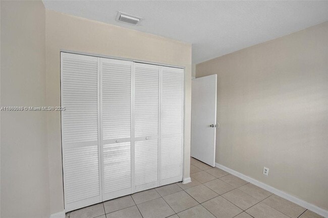 Building Photo - 1200 W 31st St