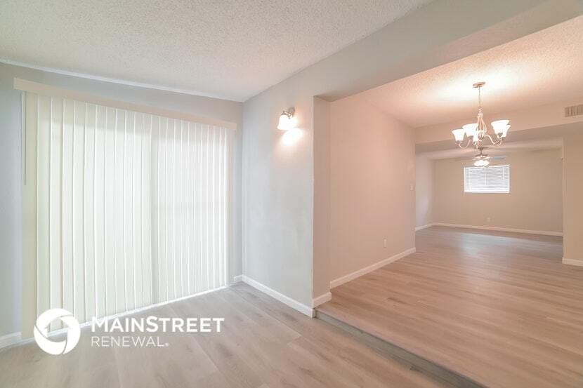 Building Photo - 1541 E Flower Cir