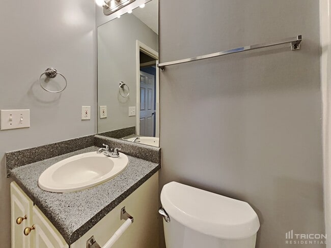 Building Photo - 815 Chatham Park Dr SW