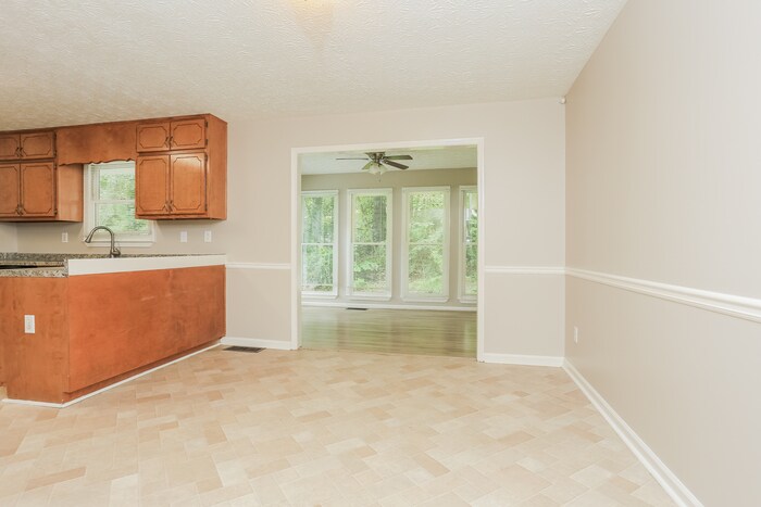 Building Photo - 525 Knollwood Dr