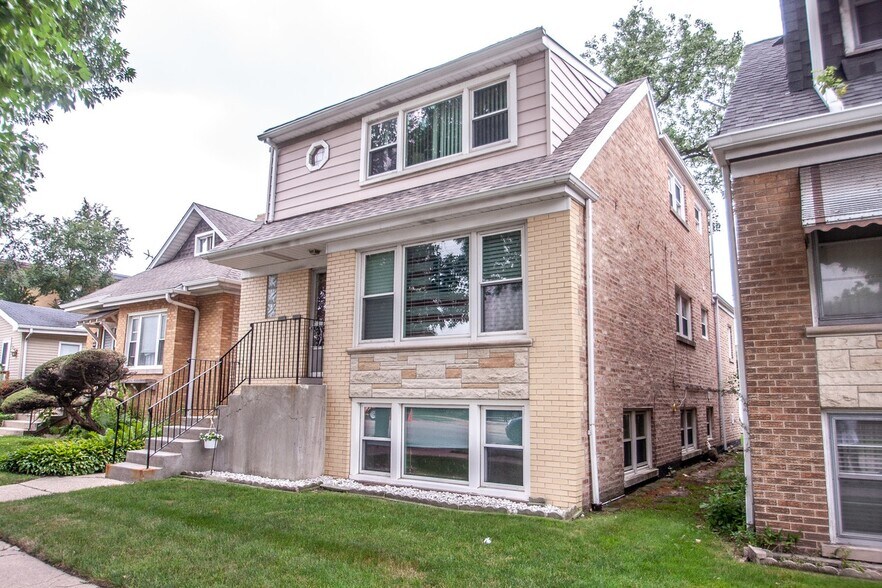 Building Photo - 5834 N Nagle Ave