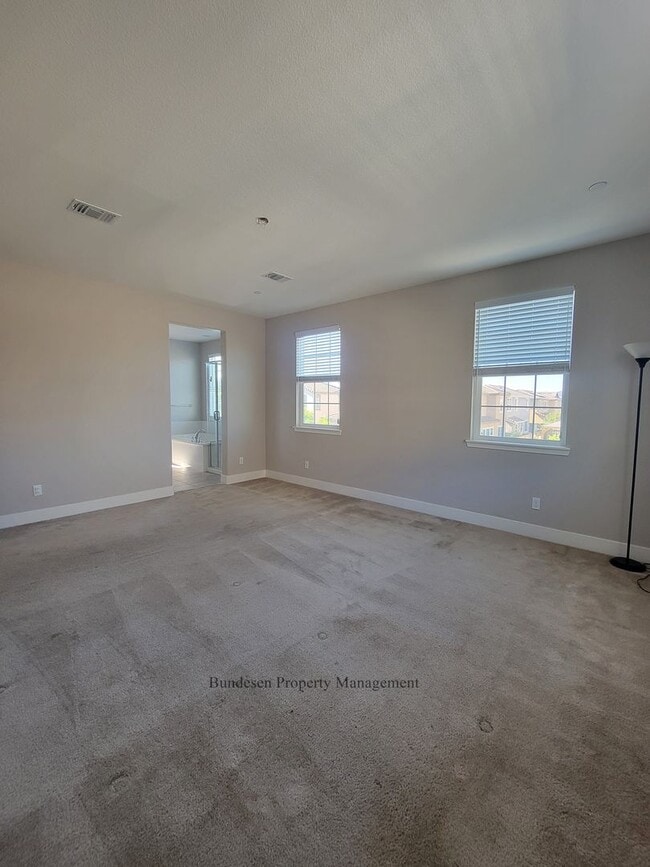 Building Photo - 1829 Kelly Pl