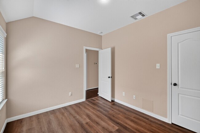 Building Photo - 15 Butternut Grove Place
