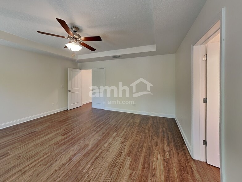 Building Photo - 3150 Creek Village Ln