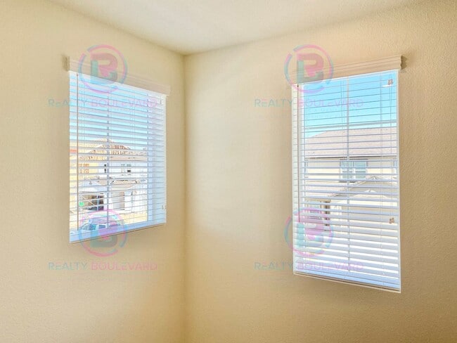 Building Photo - 1127 Winter Hawk Wy