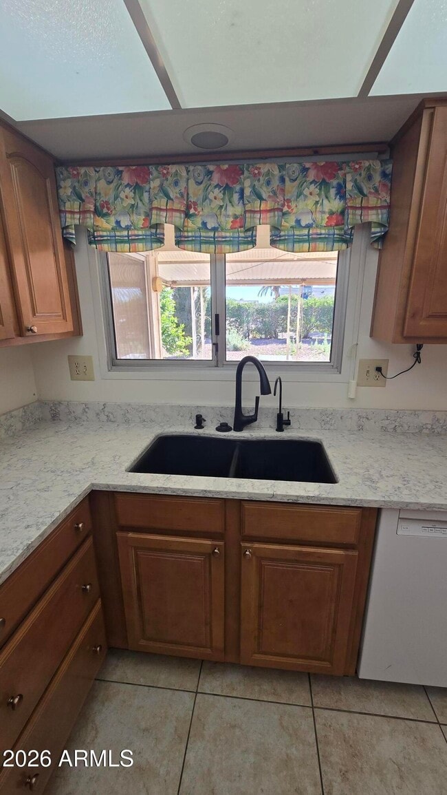 Building Photo - 9839 W Cedar Dr