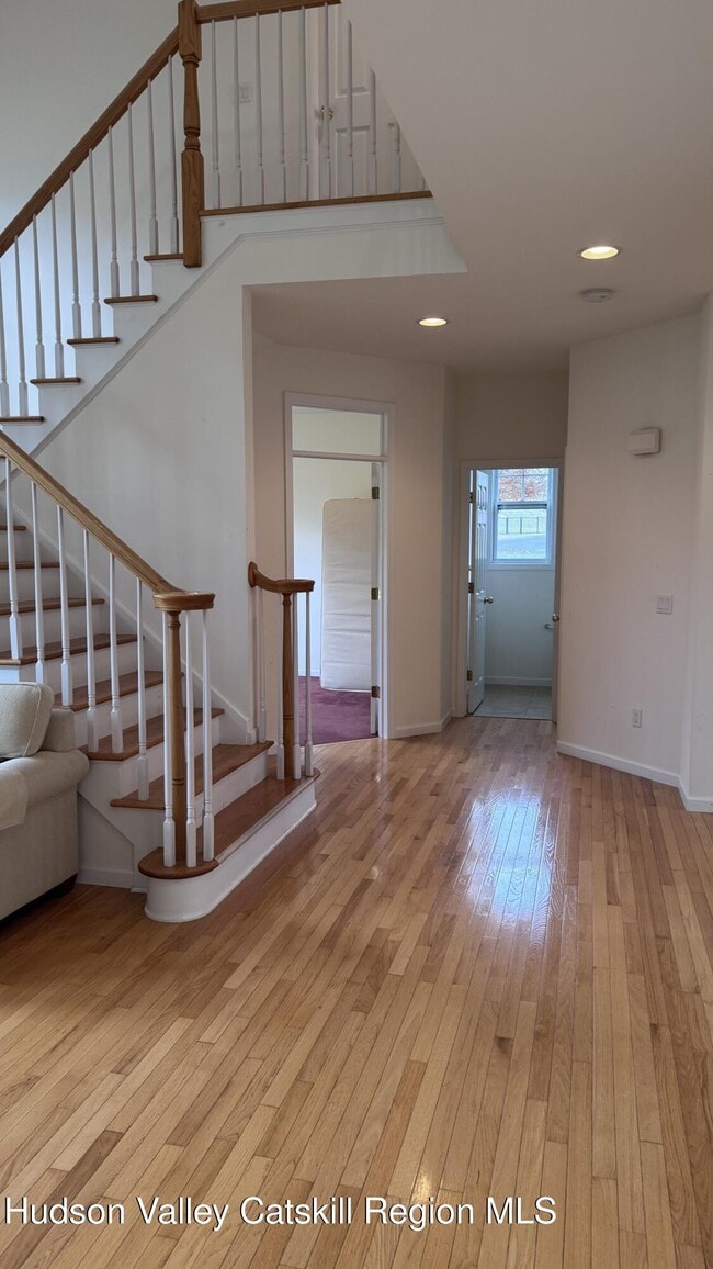 Building Photo - 245 Buttonwood Way