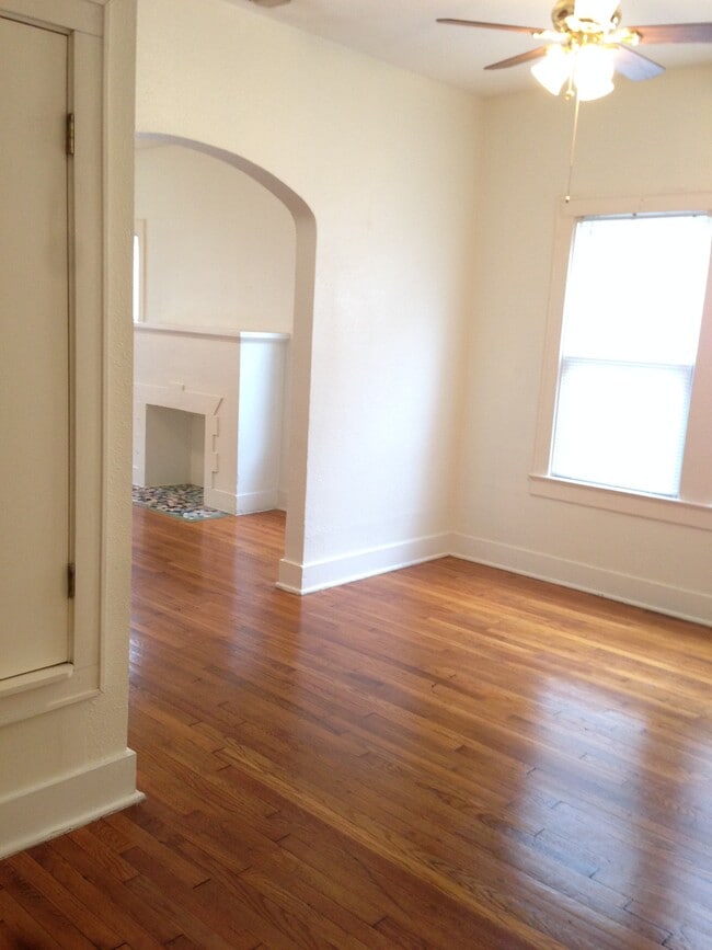 Building Photo - 713 E Elmira St