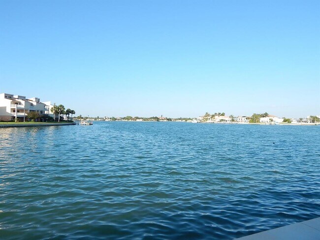 Building Photo - 534 Plaza Seville Ct