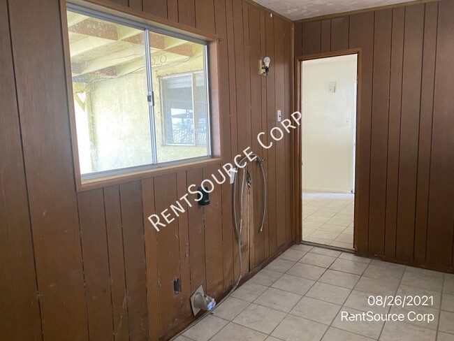 Building Photo - 25522 Anderson Ave