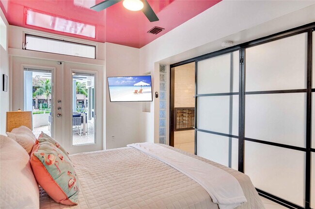 Building Photo - 2740 NE 15th St