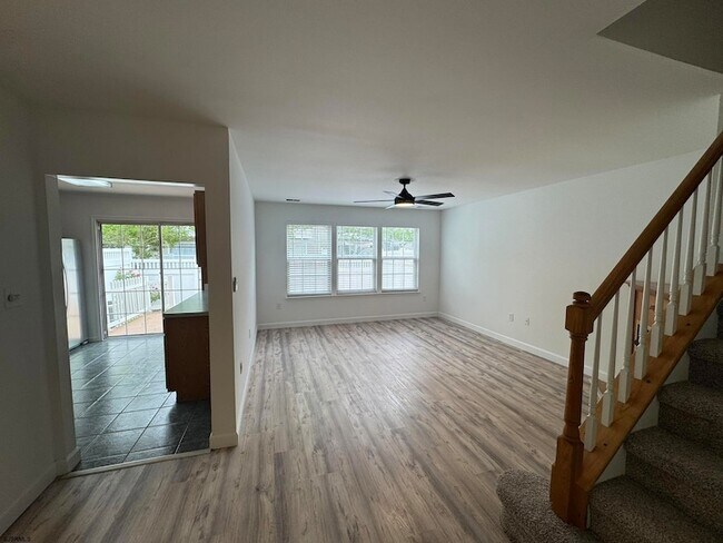 Building Photo - 10 Starboard Ct