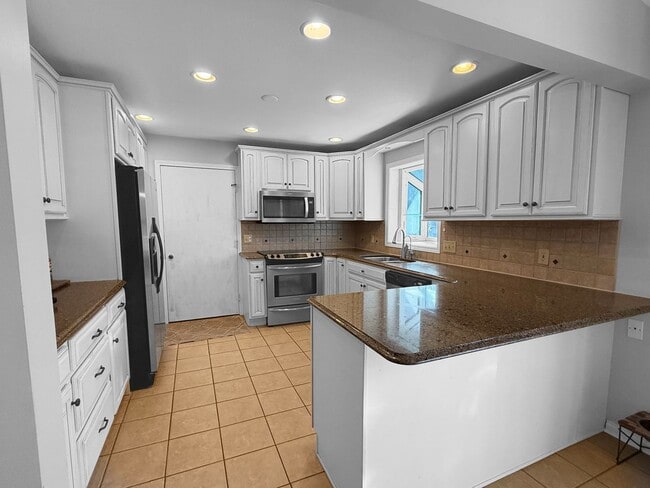 Building Photo - 25715 Wildrose Ln