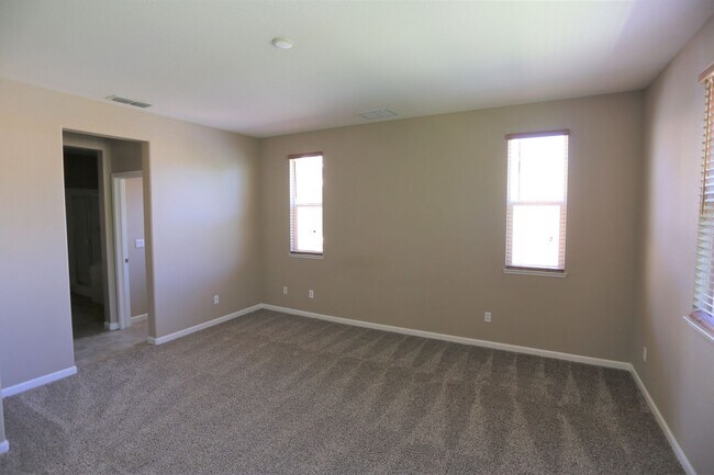 Building Photo - Gorgeous Home located in the heart of Patt...