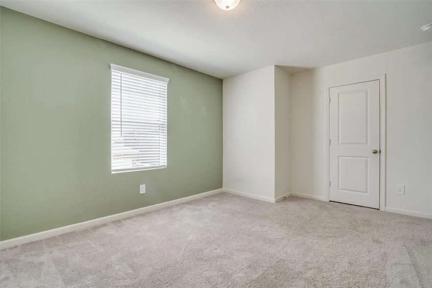 Building Photo - 731 Yorkshire Dr