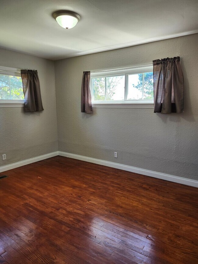 Building Photo - 3 bedroom 2 bath home located in Brainerd TN