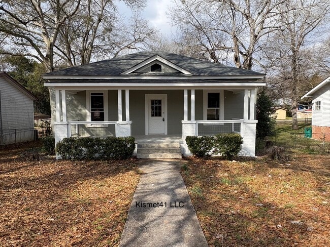Building Photo - 409 Lilly Ave